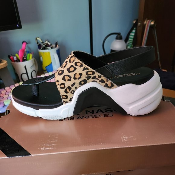 PERFECT FOR SUMMER!!  Mark Nason - Cheetah print calf hair Women's size 11 shoe - Picture 3 of 7